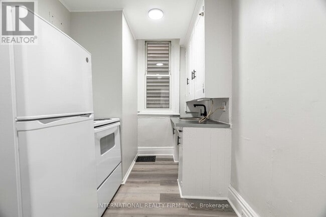 Building Photo - 221 Hamilton Rd