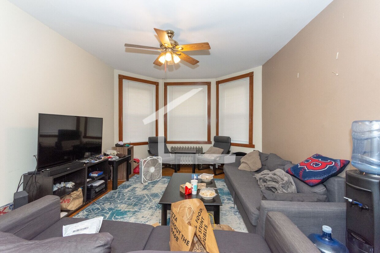 Primary Photo - No Brokers Fee. Desirable Brookline Locati...