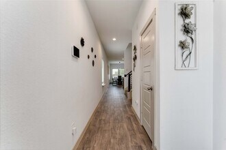 Building Photo - 12812 Barnsbury Ln