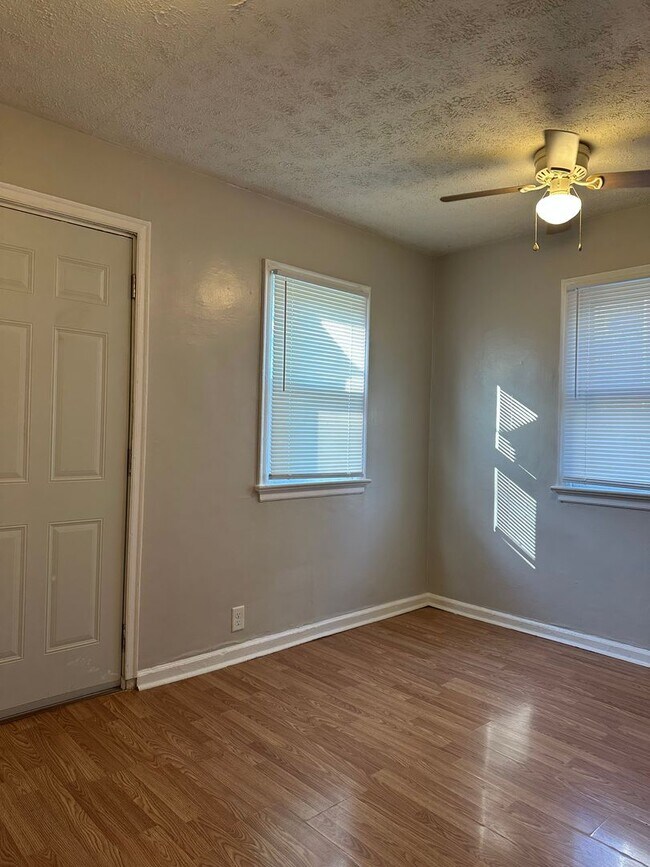 Building Photo - 741 E Mithoff St