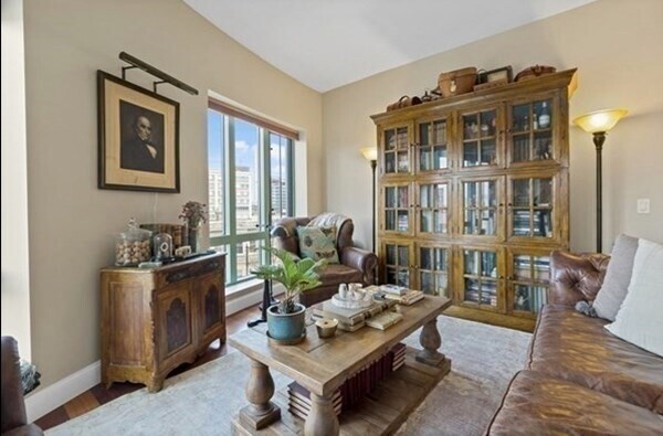 Building Photo - 20 2nd St