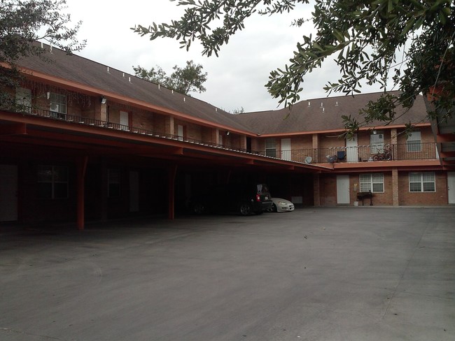 Building Photo - 904 W Cherokee Ave