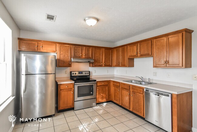 Building Photo - 6355 Sandy Ridge Curv