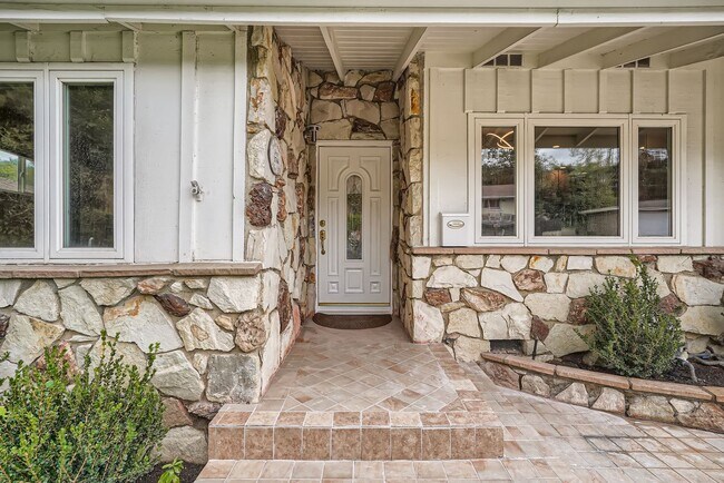 Foto del edificio - 3766 Willowcrest Ave