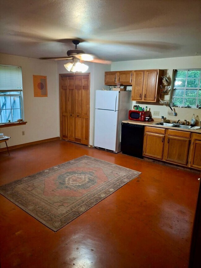 Building Photo - 1500 Cullen
