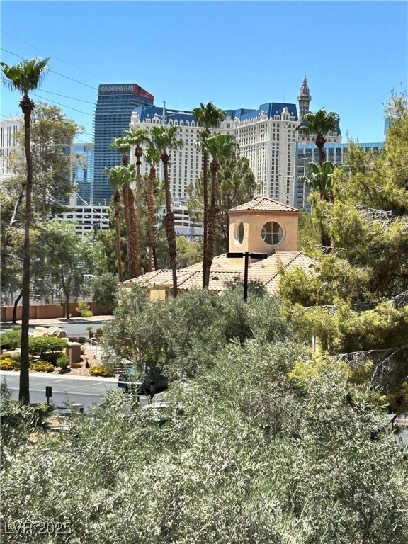Building Photo - 270 E Flamingo Rd