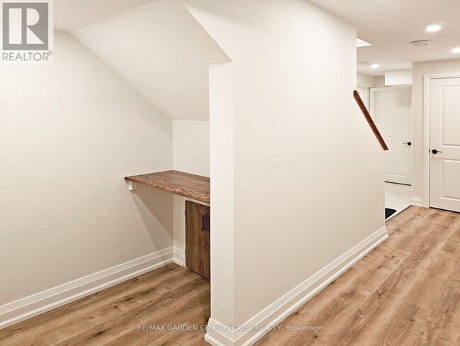 Building Photo - 11 Manhattan Ct.