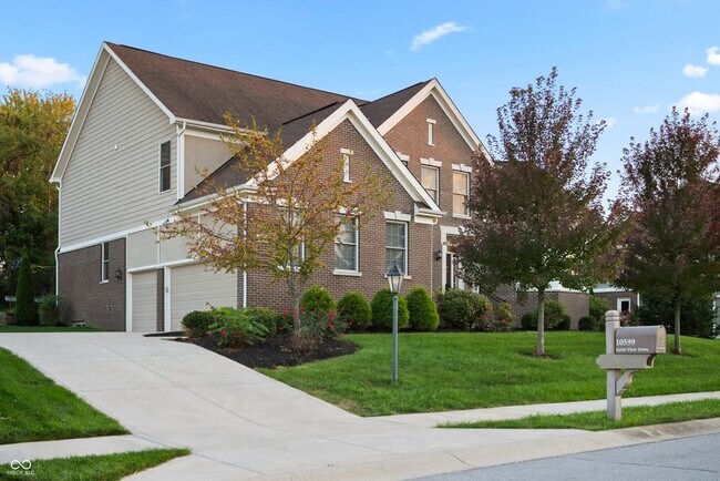 Foto del edificio - 10599 Geist View Dr