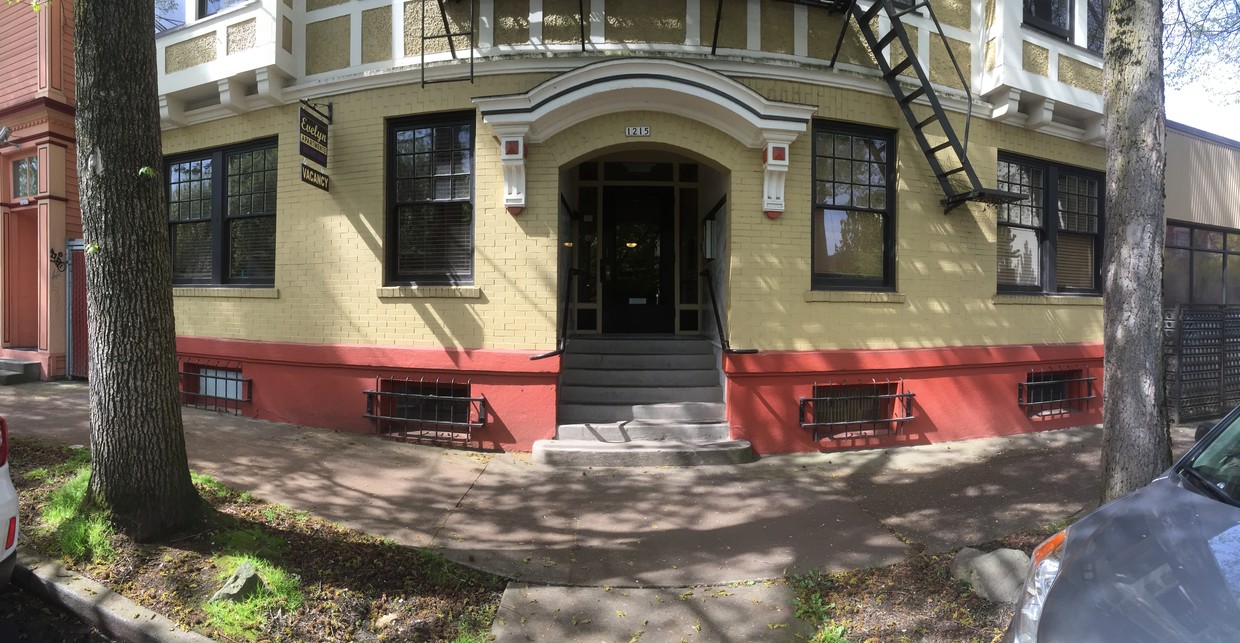 Foto principal - 1215 NW 21st Ave