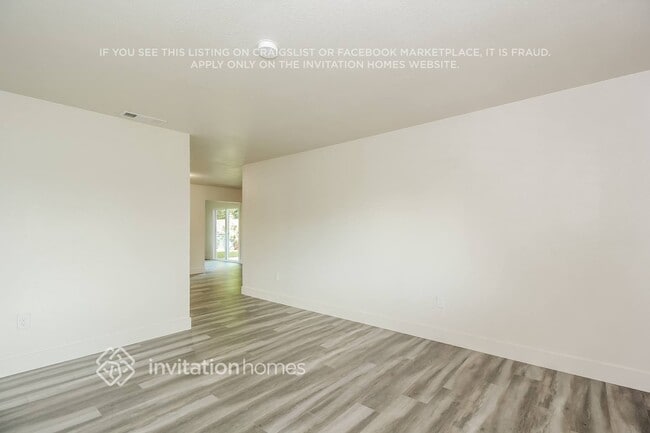 Foto del edificio - 3014 La Rue Way