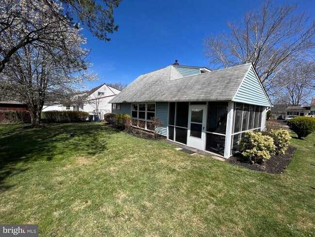 Foto del edificio - 15 Catalpa Ln