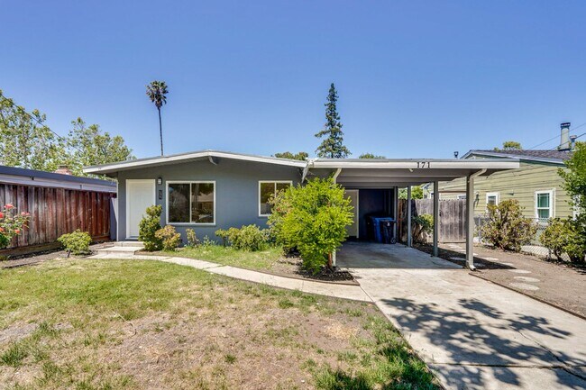 Foto del edificio - Charming updated 3 bedroom, 1 bathroom hom...