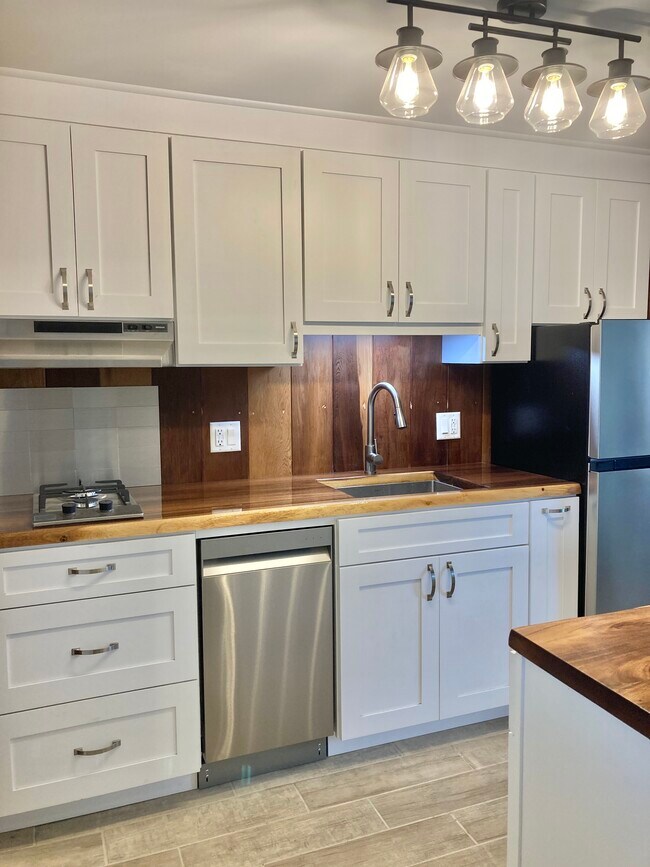 Building Photo - 347 Ainako Ave