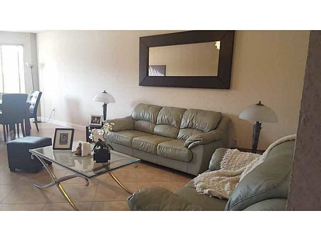 Building Photo - 11215 NW 73rd Ter