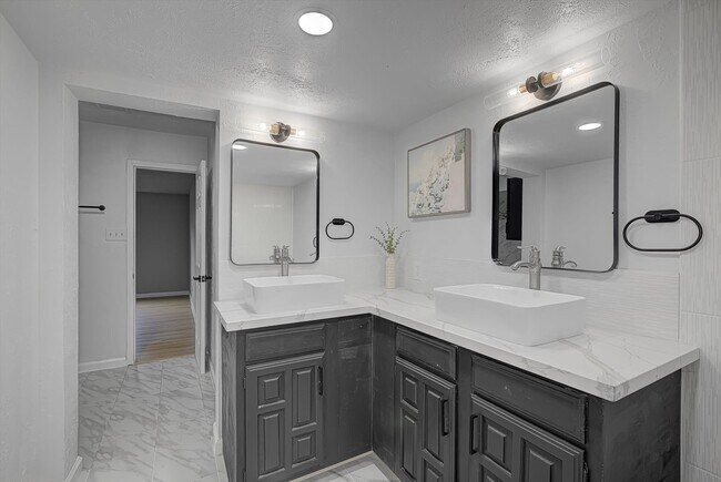 Foto del edificio - 15507 Sierra Valle Dr