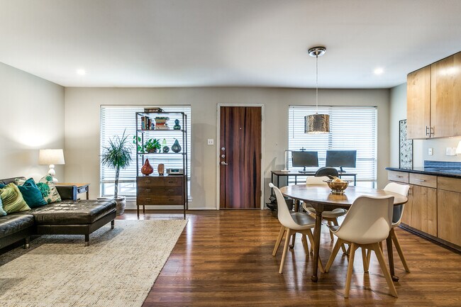 Foto del edificio - 4616 W Lovers Ln
