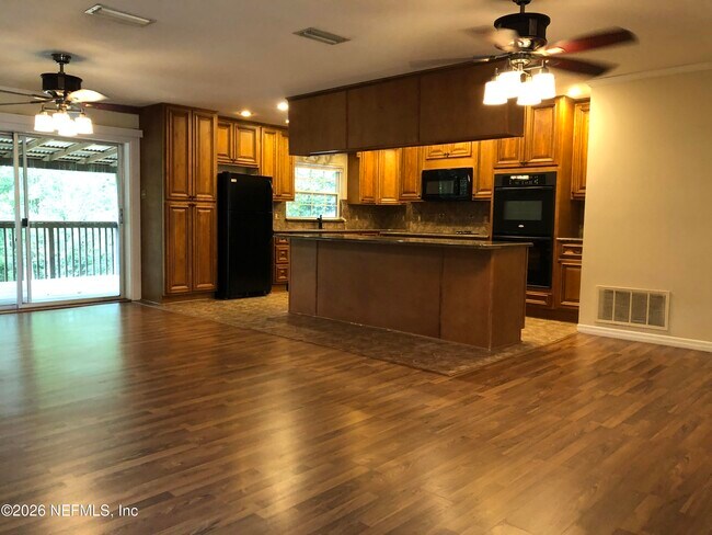Foto del edificio - 5406 Community Rd