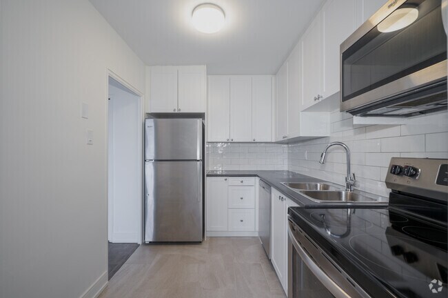 1 chambre, 1 salle de bain - 697 pi² - Cuisine - 14, 16 Westdale Drive