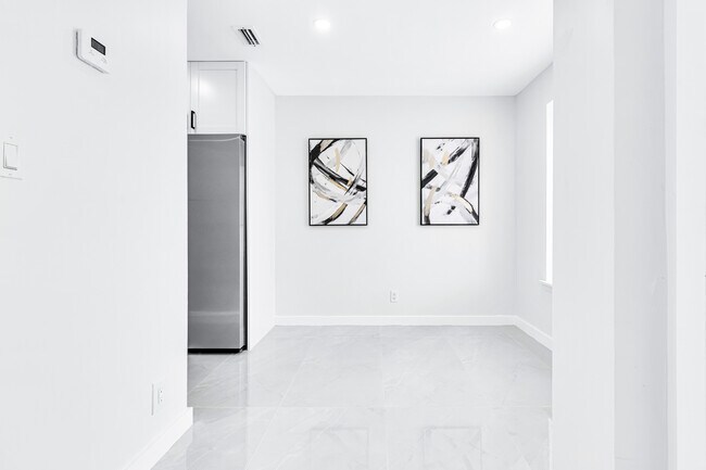 Building Photo - 8957 NW 44th Ct