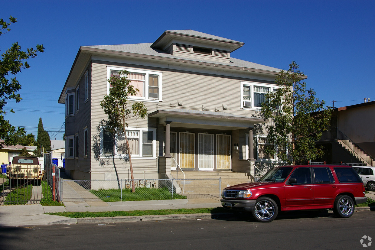 Building Photo - 1946-1952 Julian Ave