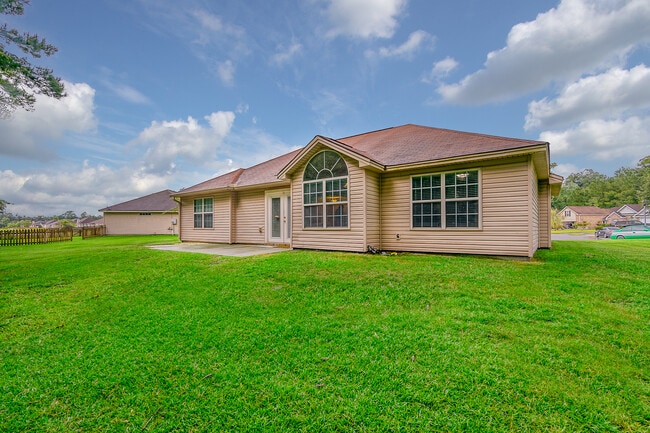 Building Photo - 12 Bass Rock Ct