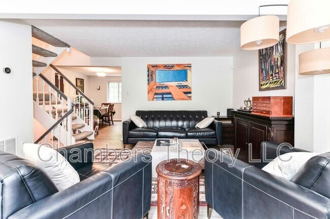 Foto del edificio - 6250 Hillside Rd