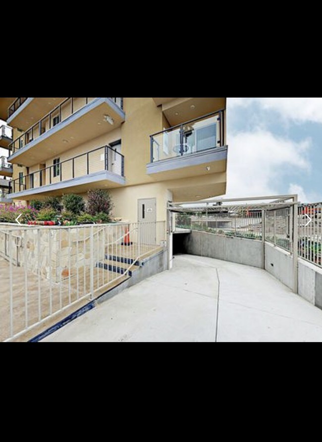 Building Photo - 5537 La Mirada Ave