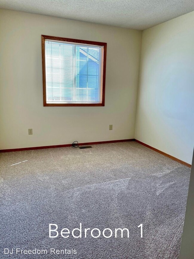 Building Photo - 3 br, 2 bath House - 720 Deerfield Cir