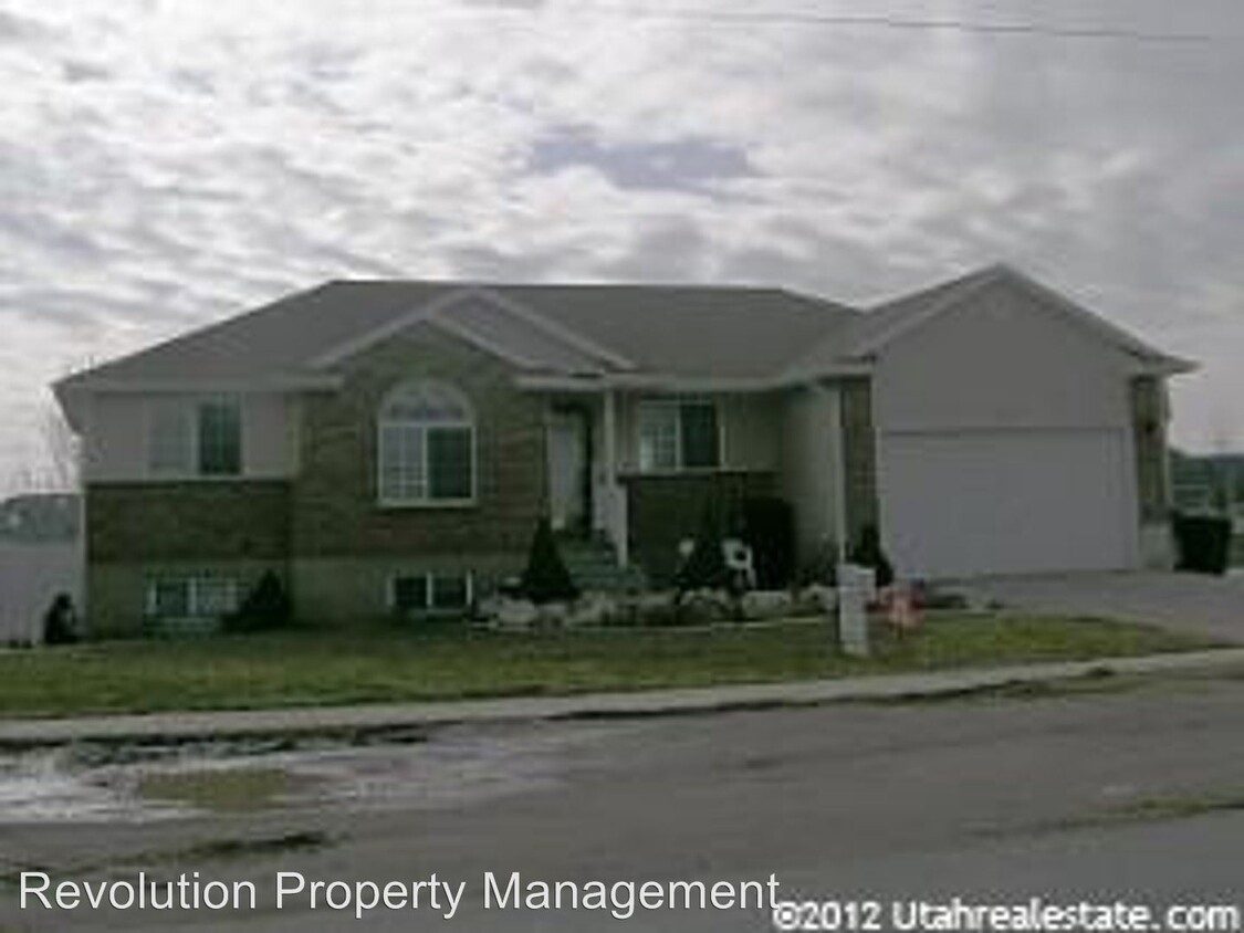 Primary Photo - 6 br, 2 bath House - 2297 West 1700 South