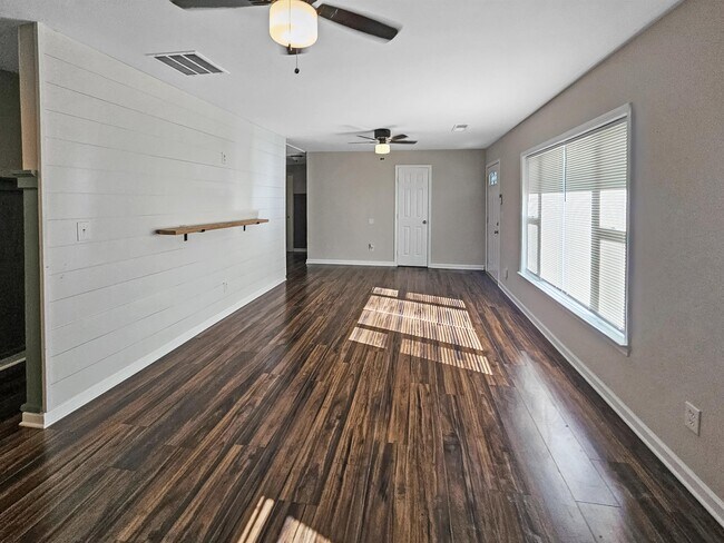Building Photo - 3152 Columbia Woods Dr