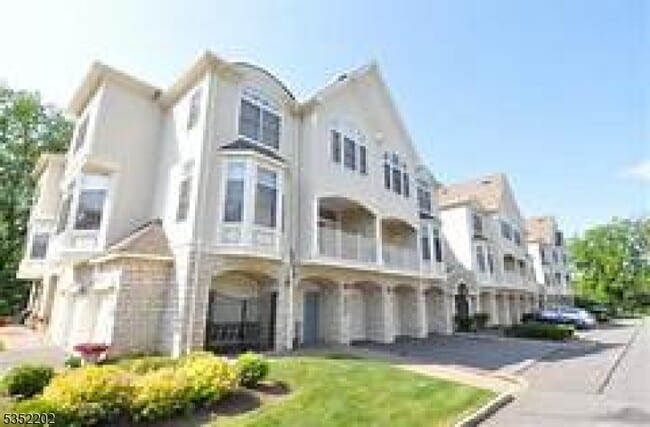 Building Photo - 711 Kensington Ln