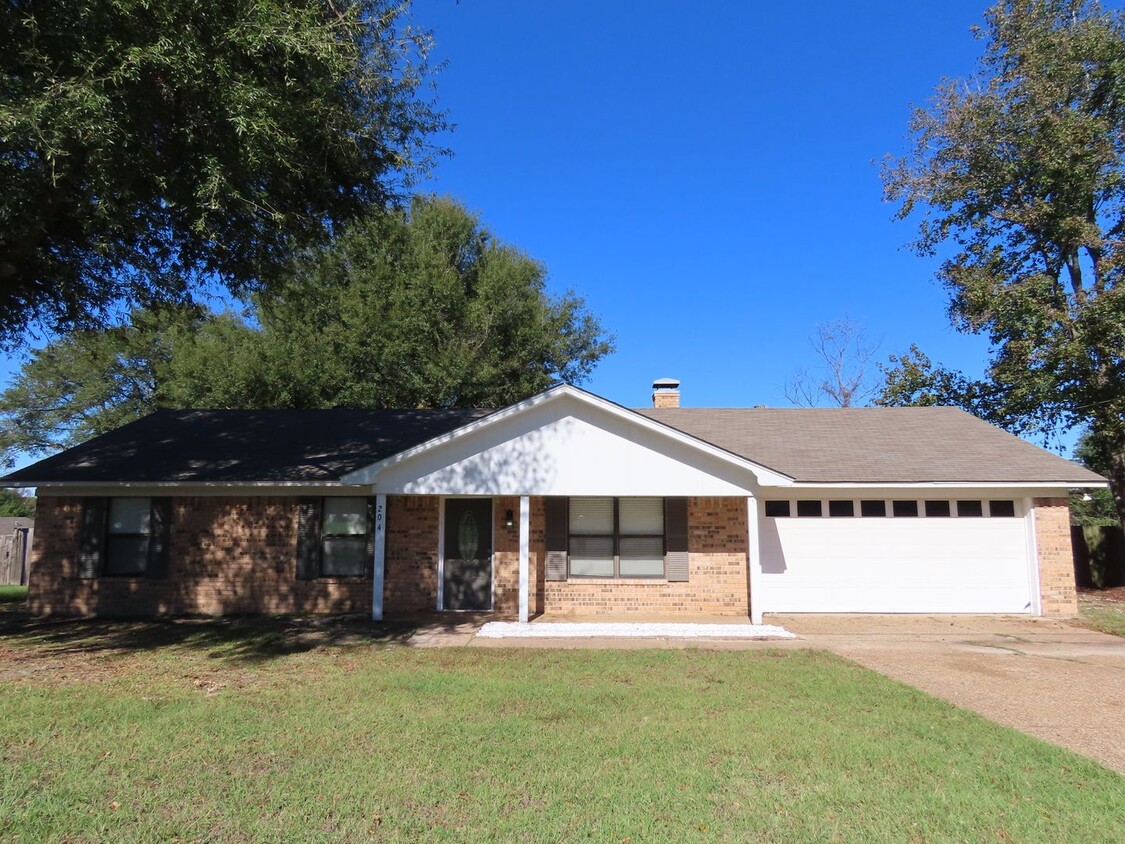 Primary Photo - Whitehouse ISD! Lovely 3 Bedroom, 2 Bath Home