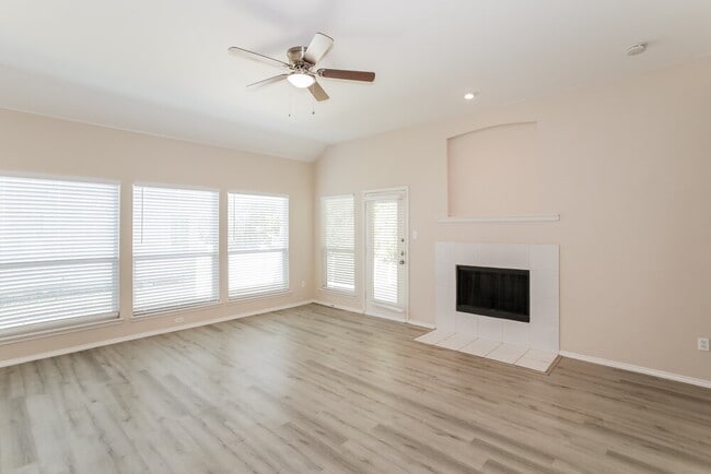 Building Photo - 240 Creekview Dr