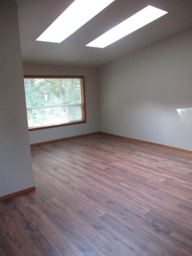 Foto del edificio - 2 bedroom 2 bath single story Duplex