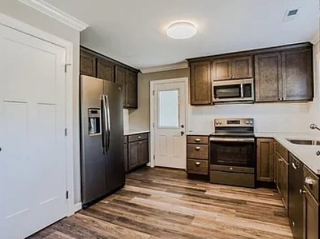 Building Photo - 306 W College St