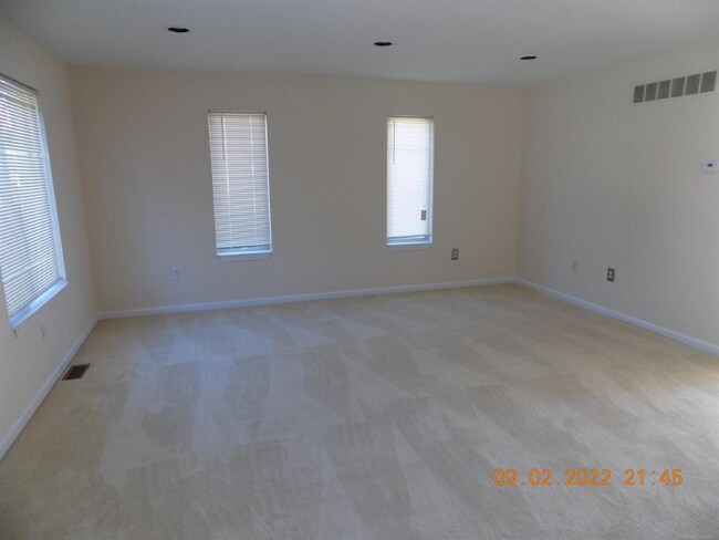 Foto del edificio - 24850 Lawrence Ave