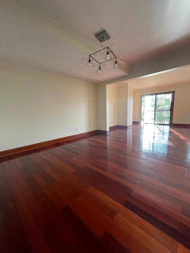 Foto del edificio - 6104 N Oaks Blvd