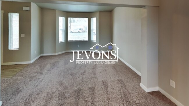 Foto del edificio - $500 Off on the First Month!! Enchanting 2020-built single-family home in Yakima