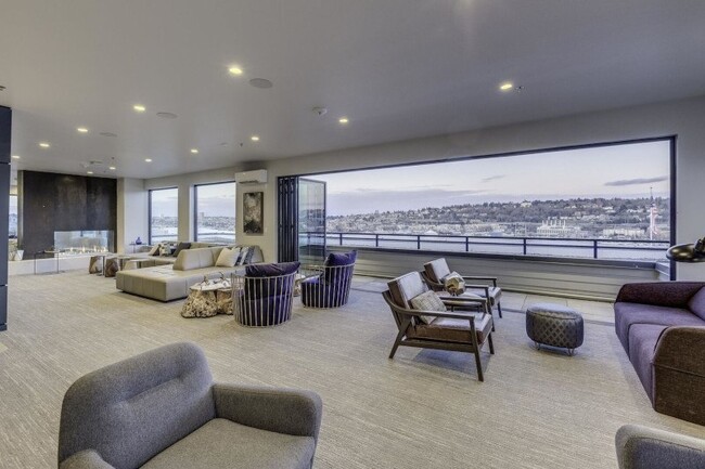 Sky lounge overlooking Lake Union - Leeward Apartments