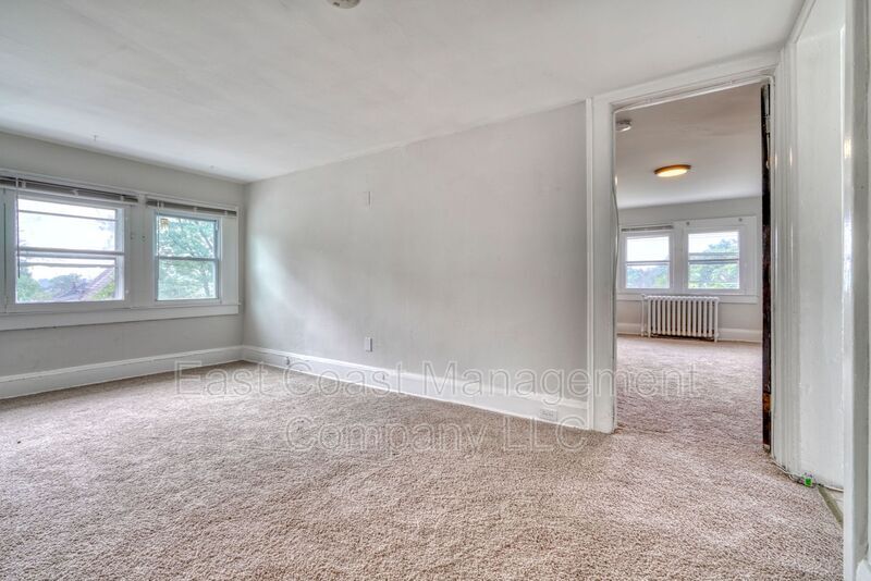 Primary Photo - 3028 Glenmore Ave