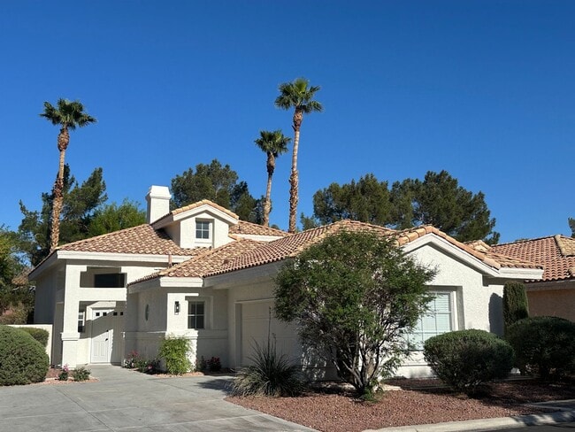 Building Photo - STUNNING DESERT SHORES MINUTES FROM THE LAKES!!!