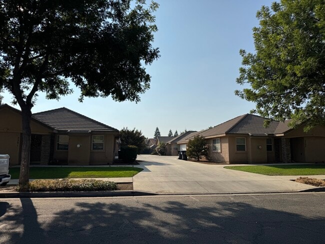 Building Photo - 2301 N Vickie Ct