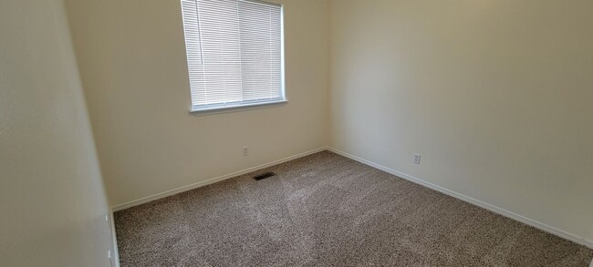 Building Photo - Remodeled 3 Bedroom