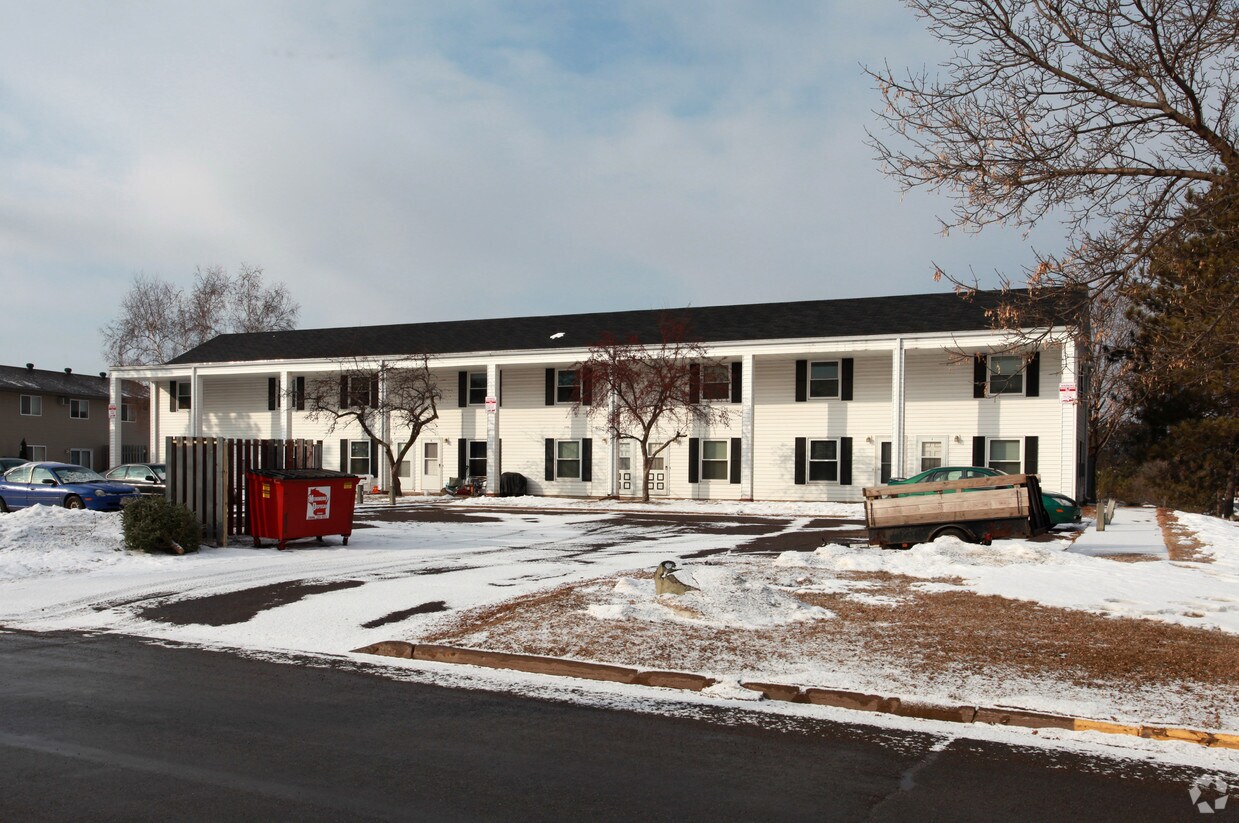 Building Photo - 2401 Fryklund Dr