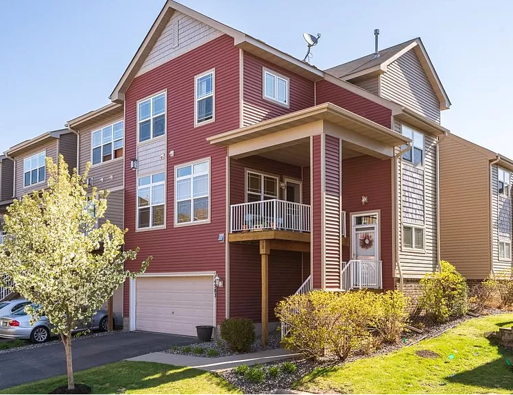 End Unit - 14583 Olivine Way NW