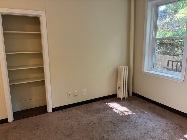 Foto del edificio - Avl NOW No Fee! Spacious rear-facing Studio!