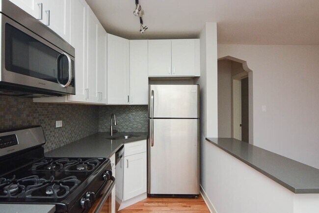 Foto del edificio - 2425 N Kedzie Blvd