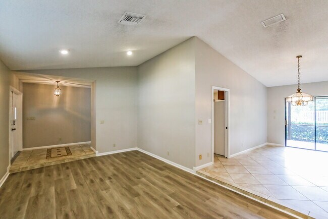 Foto del edificio - 518 Azure Ave