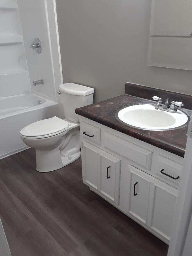 Building Photo - 1 bedroom duplex