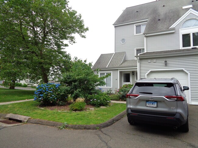 Foto del edificio - 560 Silver Sands Rd